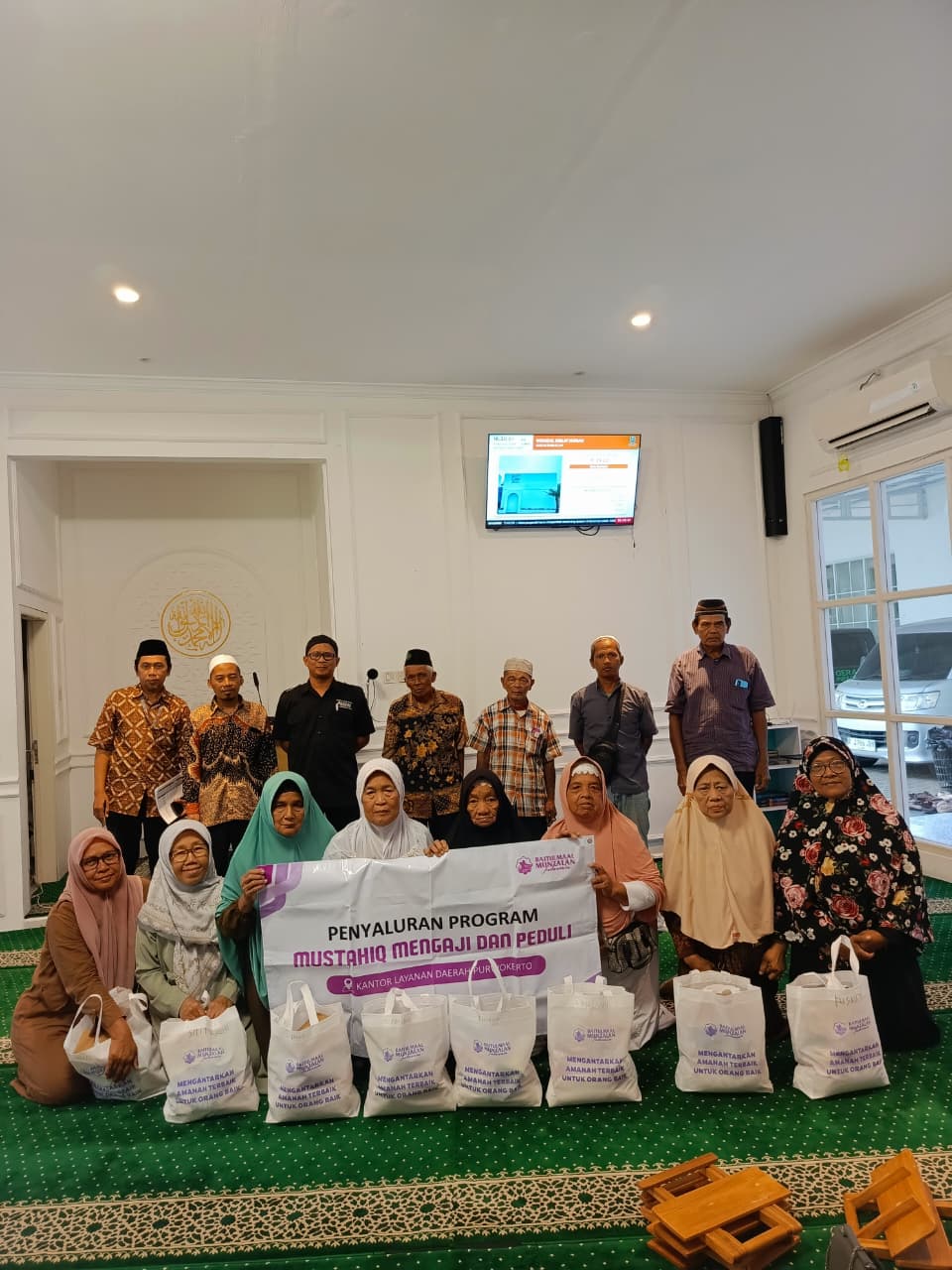 Penyaluran beras — foto 2