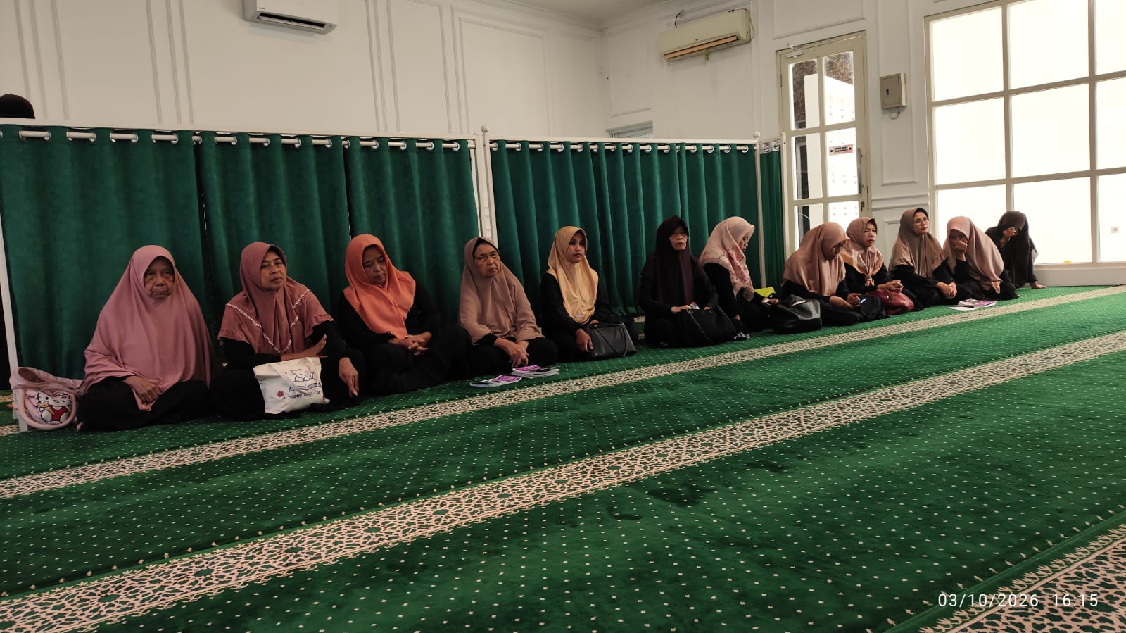 Kegiatan bersama santri — foto 2